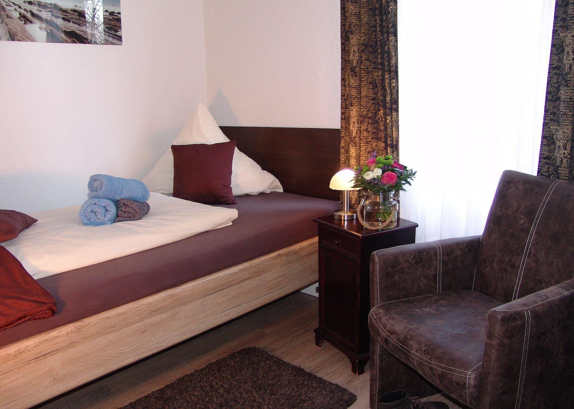 Hotel Garni Landhaus Uttum Krummhörn Buitenkant foto
