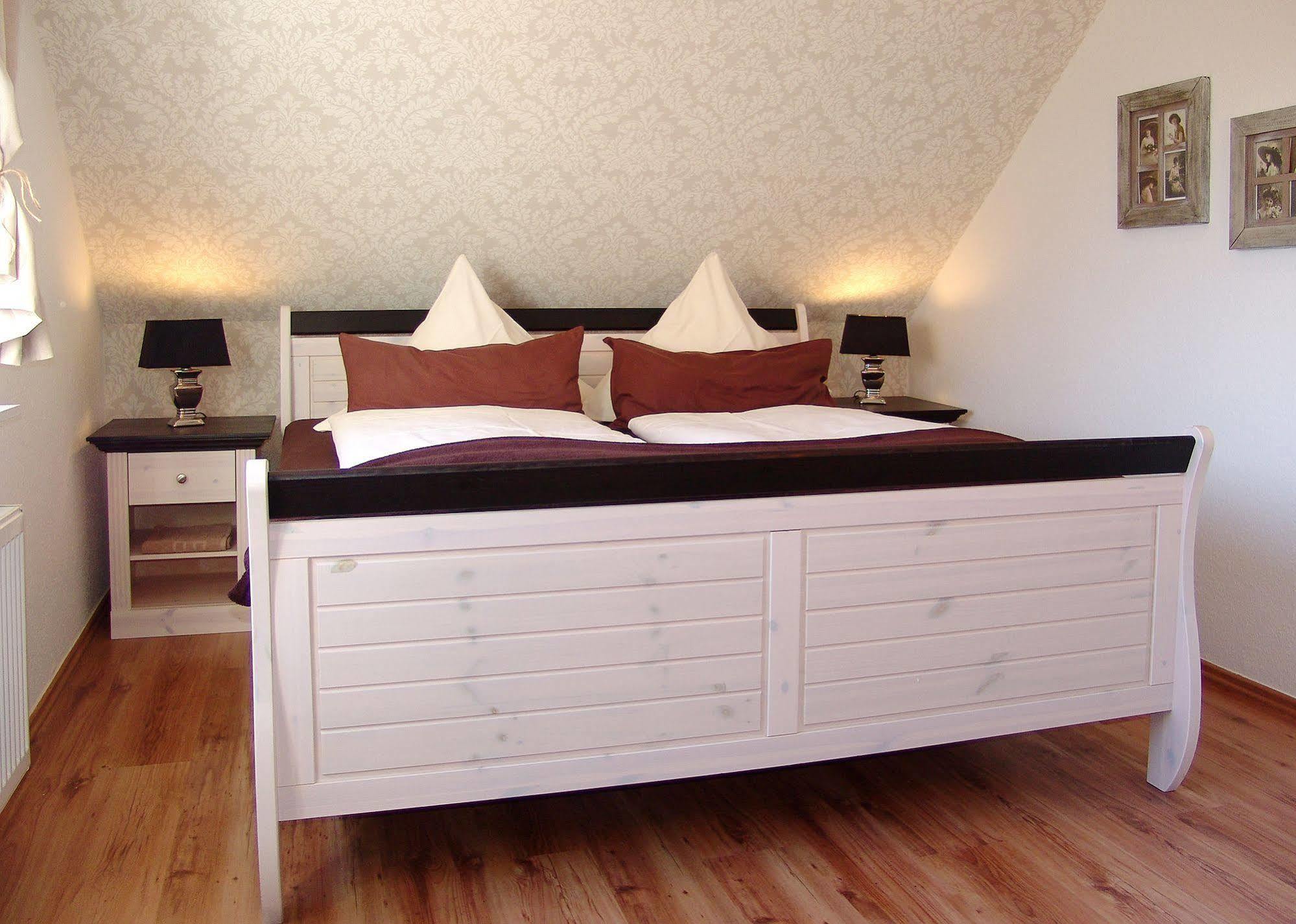 Hotel Garni Landhaus Uttum Krummhörn Buitenkant foto