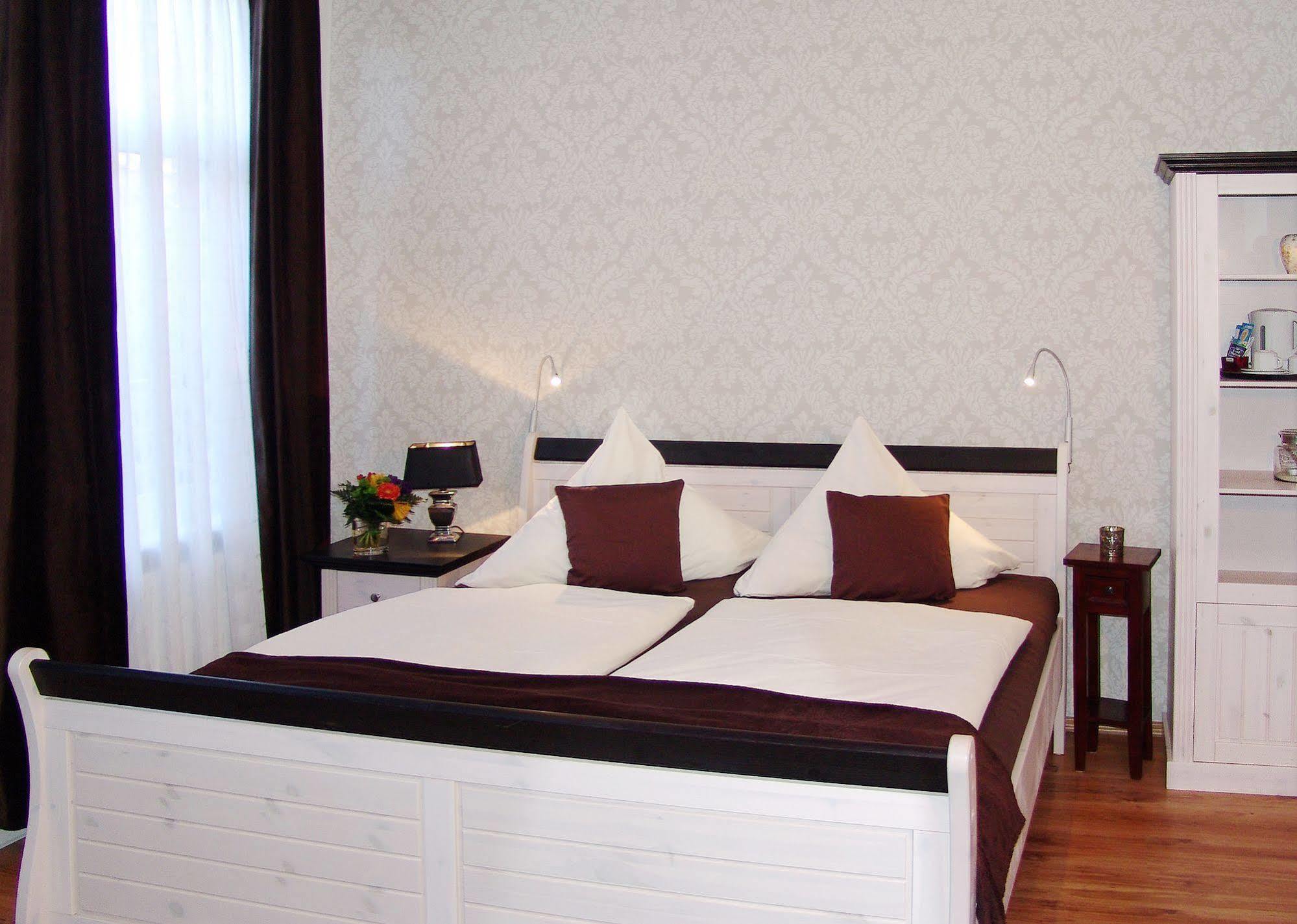 Hotel Garni Landhaus Uttum Krummhörn Buitenkant foto